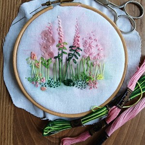f3962553-ae1f-4255-bfad-914ff896ed5e-Embroidery in a hoop.jpg
