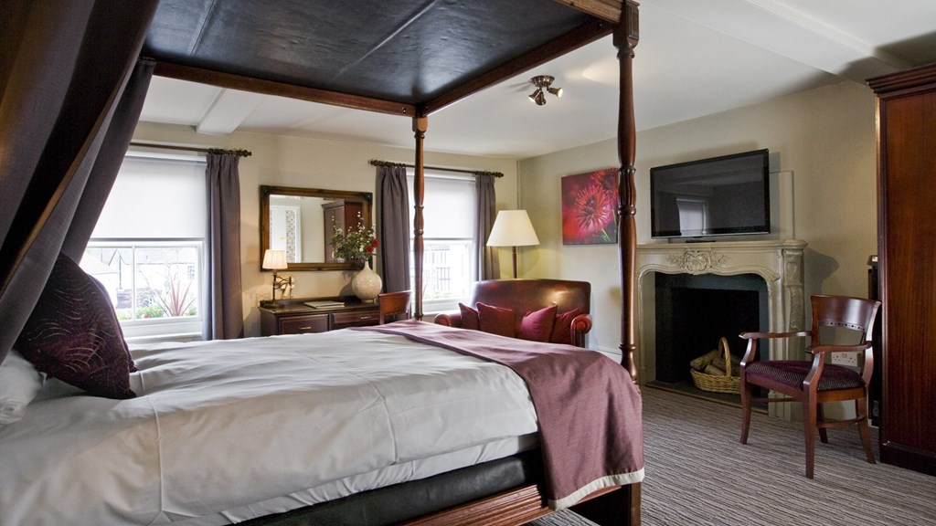 Dog and Bear, Lenham - four poster.jpg