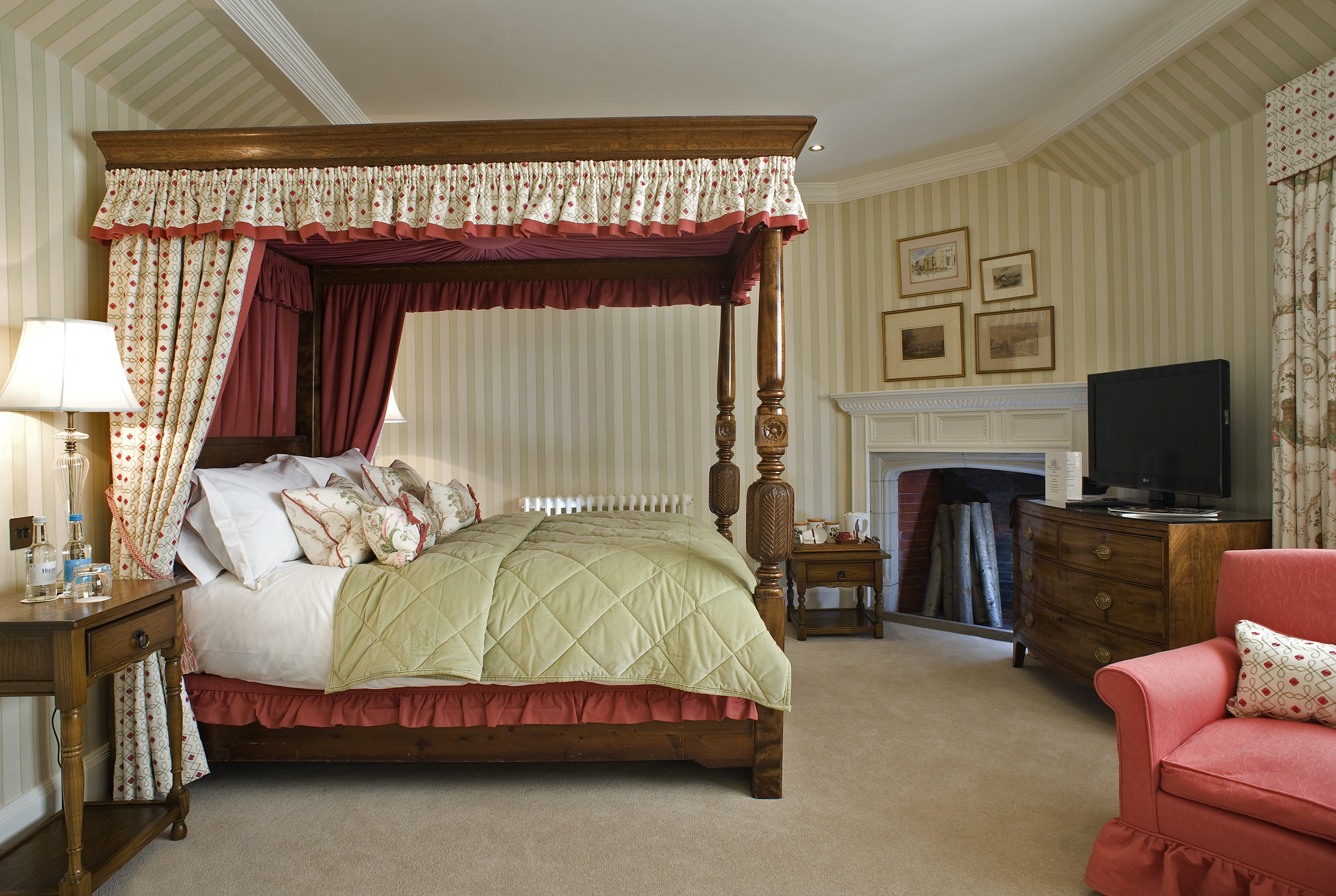 Hever Castle Luxury B&B, Hever TN8 7NG