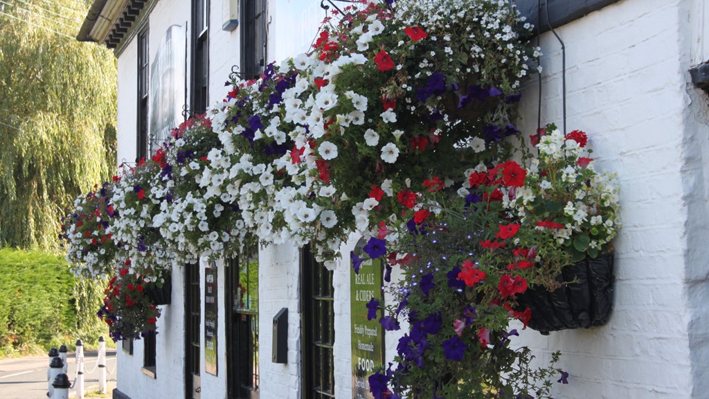 three-tuns-exterior-building-hanging-baskets.jpg